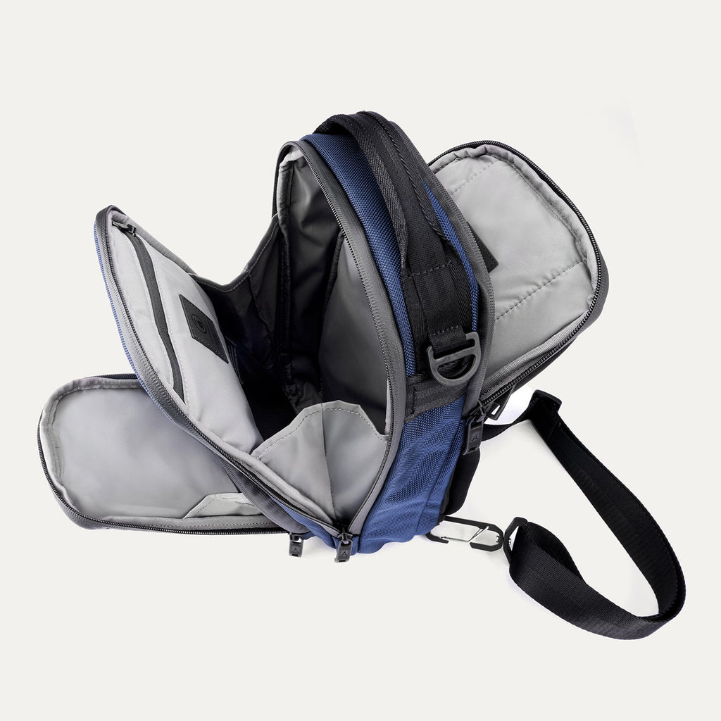 Travelpro Altitude Crossbody 6L