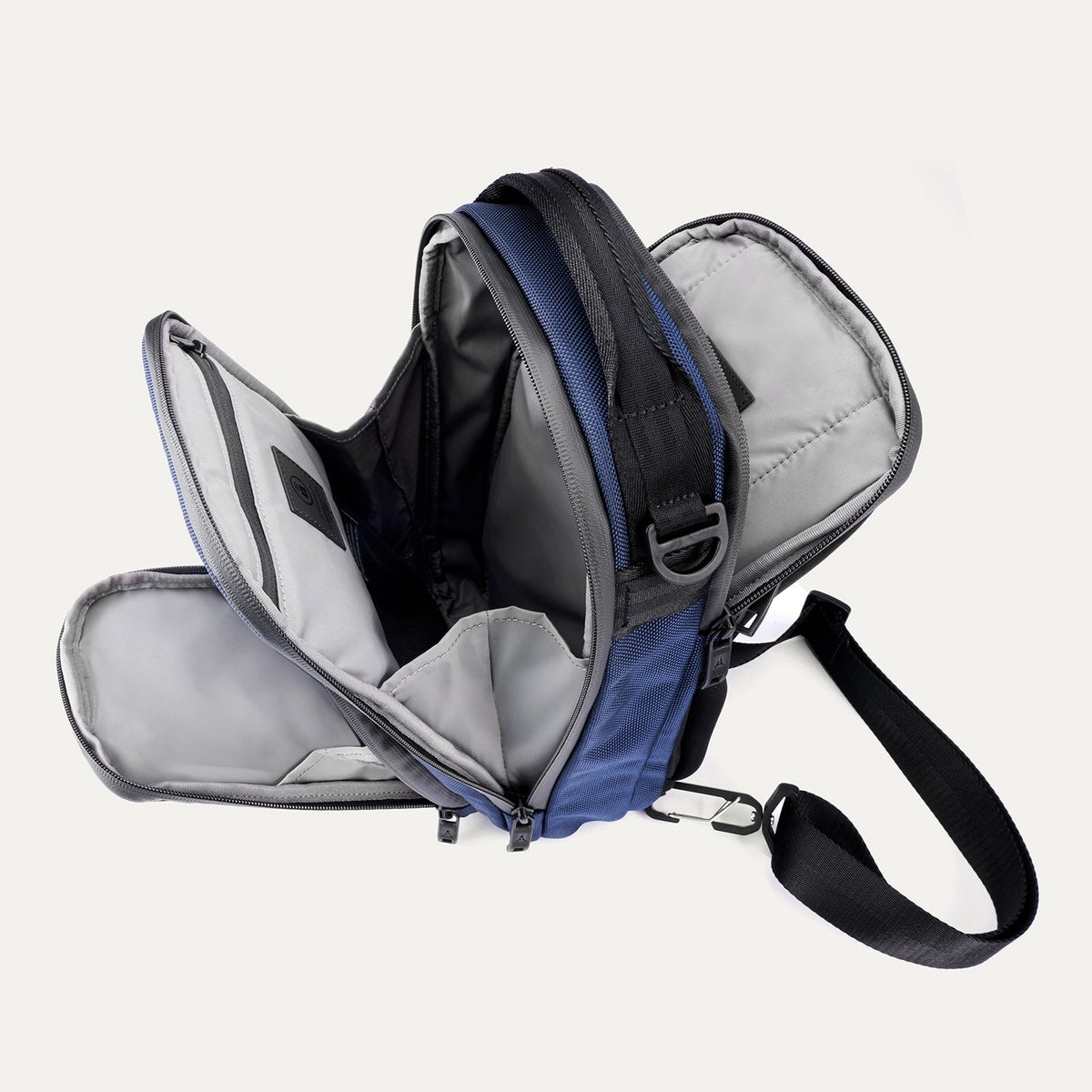 Travelpro Altitude Crossbody 6L