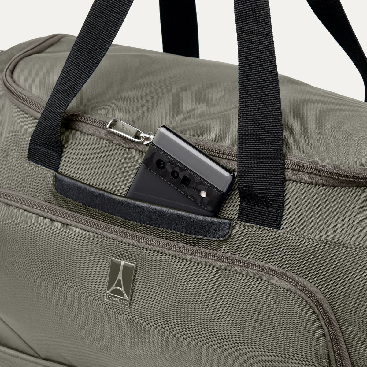 Travelpro Maxlite 5 Weekender Bag / Medium Check-In Luggage Set